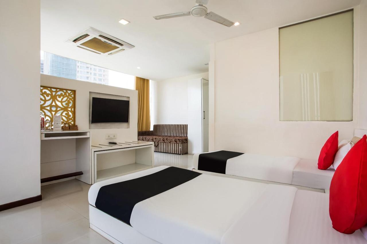 Capital O 35557 Hotel Aura Bombay Esterno foto