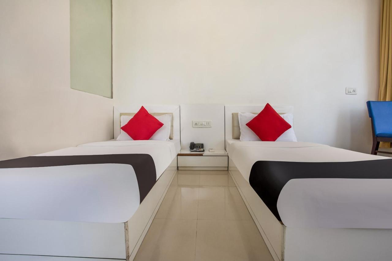 Capital O 35557 Hotel Aura Bombay Esterno foto