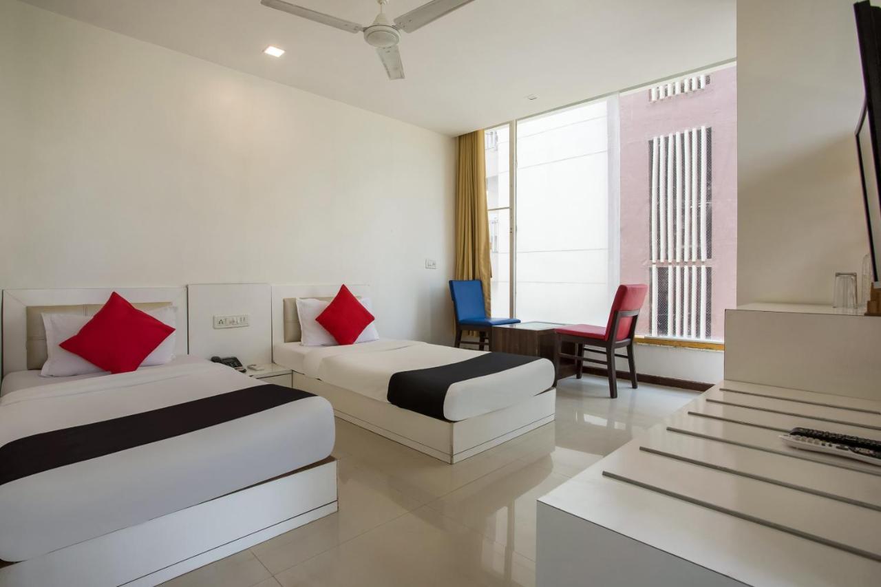 Capital O 35557 Hotel Aura Bombay Esterno foto