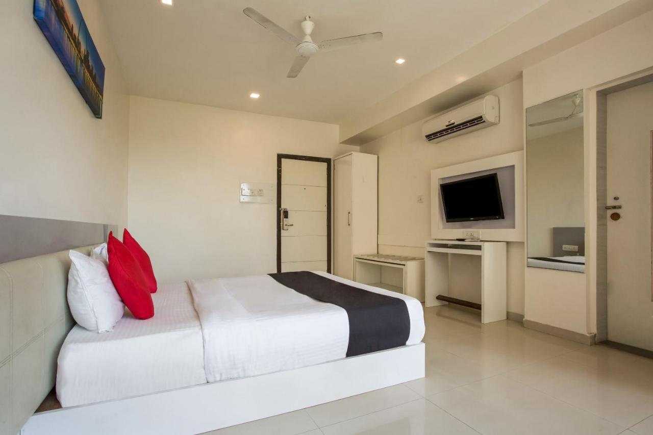 Capital O 35557 Hotel Aura Bombay Esterno foto
