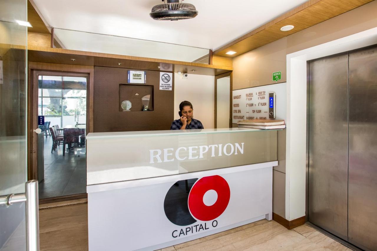 Capital O 35557 Hotel Aura Bombay Esterno foto
