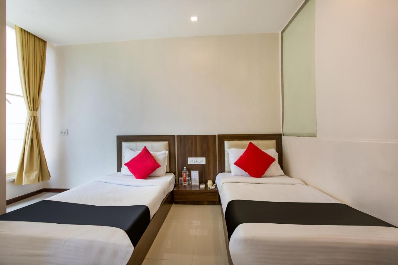 Capital O 35557 Hotel Aura Bombay Esterno foto