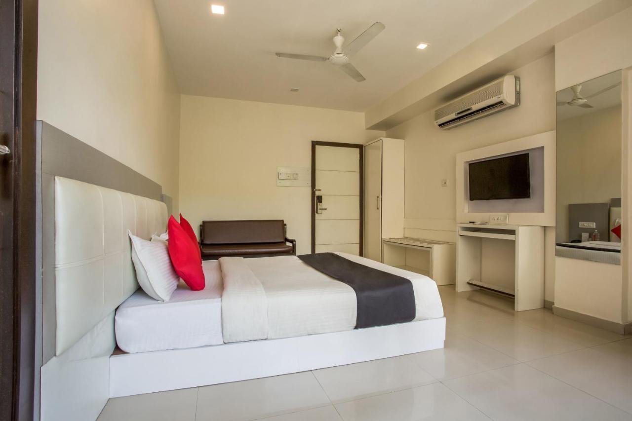 Capital O 35557 Hotel Aura Bombay Esterno foto