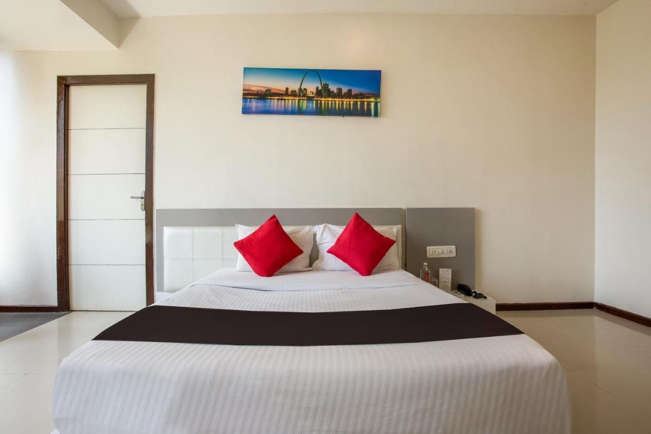 Capital O 35557 Hotel Aura Bombay Esterno foto